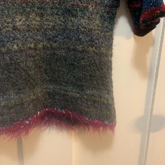 Akosua v-neck fluffy sweater w 3/4 length sleeves in a Sz medium. Colorful - Picture 6 of 7